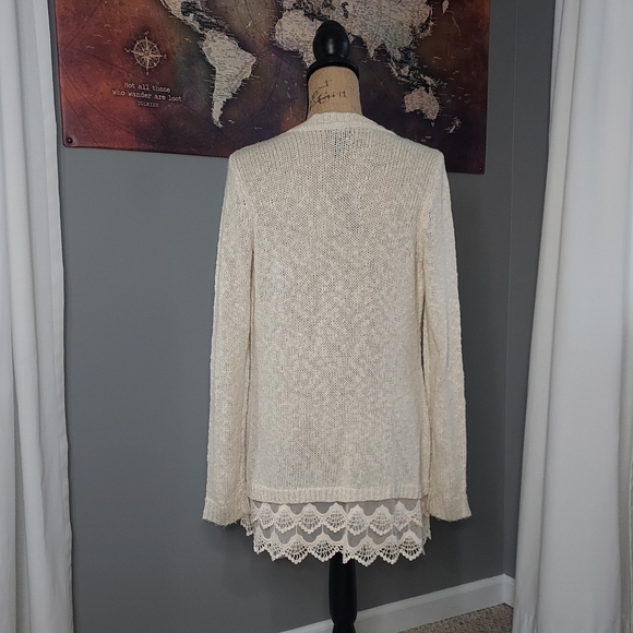 New Directions, lovely women's cream & lace size medium sweater - Picture 2 of 5